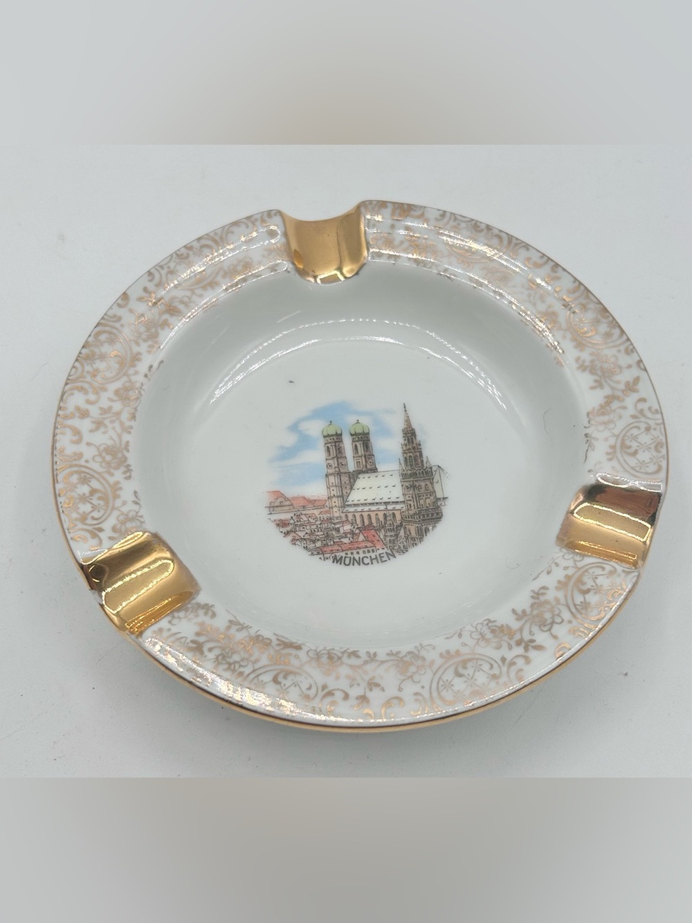 Vintage Munchen Germany Ceramic Ashtray Round Gold Trim 4.75"